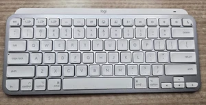 Logitech Bluetooth Wireless Illuminated Keyboard YR0084 NO DONGLE NO CHARGER T37 - Picture 1 of 3