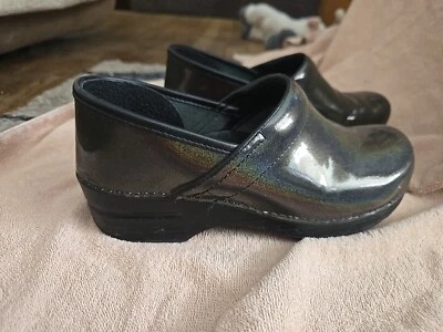 Zapatos de trabajo antideslizantes Dansko verde oscuro brillante talla 40 Foto 1 de 4