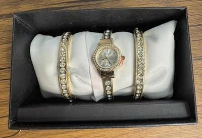 Reloj pulsera Geneva dorado para mujer más 2 brazaletes a juego nuevo - la caja está dañada Foto 1 de 4