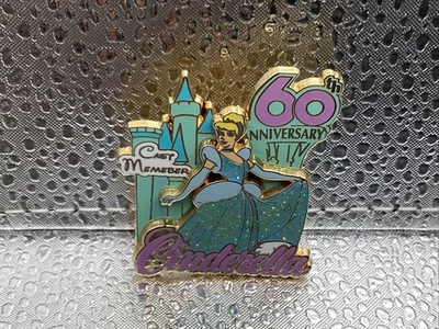 Prendedor de error Cenicienta 60 aniversario miembro del elenco de Disney Le 1750 Foto 1 de 4