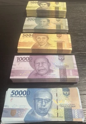 Lote de billetes de rupia indonesia. Lote de 2,8 millones de IDR Foto 1 de 3