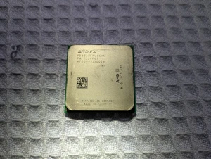 AMD FX-8320 Black Edition 3.5GHz (4.0GHz turbo) Eight Core Processor Socket AM3+ - Picture 1 of 2
