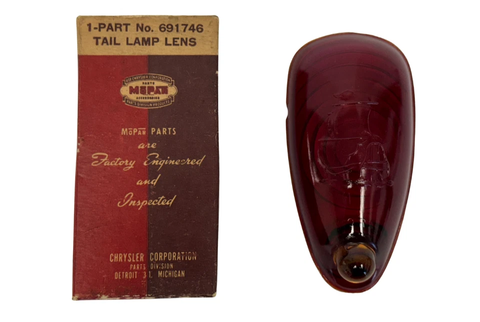Lámpara de luz trasera Plymouth P8 Deluxe P7 Road King 1939 lente roja 691746 nuevo de stock Foto 1 de 4