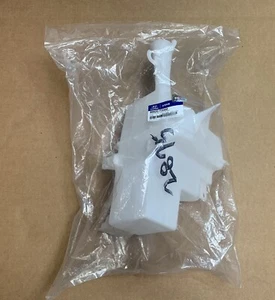 Genuine Windshield Water Reservoir 2017-2018 Elantra Sedan Water Bottle Tank NEW - Picture 1 of 4