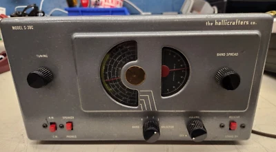 Receptor de rádio amador vintage Hallicrafters S-38C. - Imagem 1 de 4
