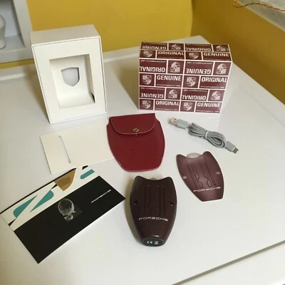 LINTERNA MAGNÉTICA RECARGABLE USB DISEÑO PORSCHE CON BOLSA DE CUERO NUEVA PARA '19 Foto 1 de 4