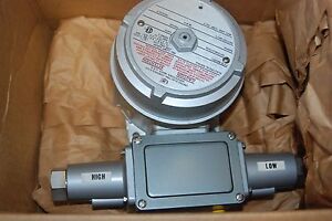 United Electric Controls J120K-39, Differential Pressure Switch, 50-500Psid New