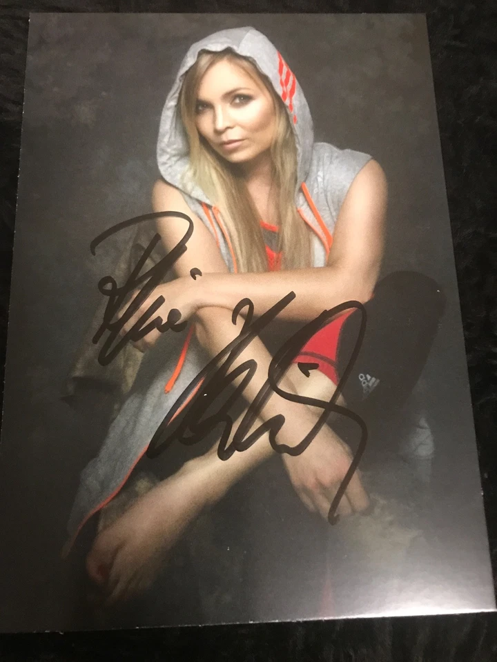 Autogramm Regina Halmich Weltmeisterin Boxen handsigniert Stefan RAAB Mütze  xyz - Bild 1 von 1