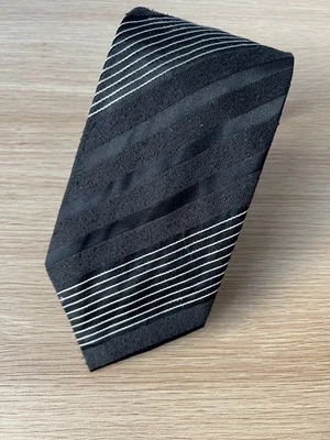 Corbata de diseñador Kenneth Cole hecha a mano negra con rayas blancas 100 % seda Foto 1 de 4