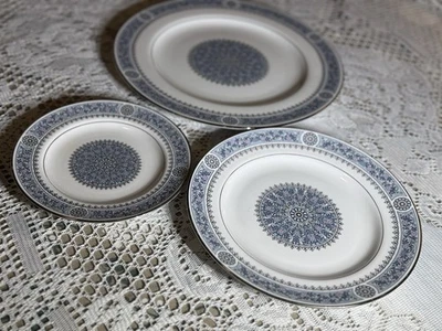 Rare Collector’s Trio Spode “Firenze” Y8222 • 10.5” 8” & 6.5” Plates Bone China - Image 1 of 4