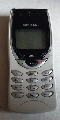 Telefono Cellulare Vintage Nokia 8210 Senza Batteria - Per Parti Di Ricambio  - Immagine 1 di 4