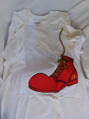 复古 90 年代 Y2K 麦当劳 Ronald McDonald 大号鞋印花 T 恤 — 第 1/4 张图片