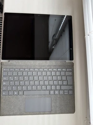 Microsoft Surface Pro 2017 Core M3 4GB RAM 128 GB SSD Windows 11 - Bild 1 von 4
