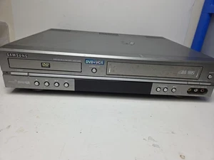 Samsung DVD-V2000 Doble DVD VCR Reproductor Grabadora Combo PROBADO Funciona VHS SIN CONTROL REMOTO - Imagen 1 de 9