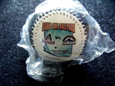 Bola de beisebol 1998 Arizona Diamondbacks Colorado Rockies jogo inaugural P&B - Imagem 1 de 3