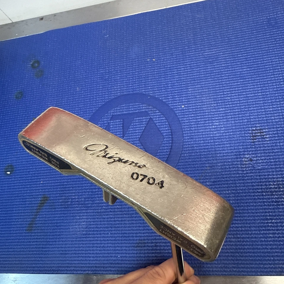 Putter Mizuno 0704 hoja de acero diestro con empuñadura Lamkin vintage 31,5 Foto 1 de 4