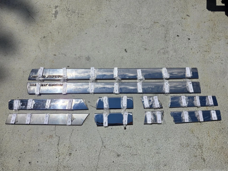 Late 1986 to 1988 Monte Carlo LS Side Body Molding Clip Set! - Image 1 of 1