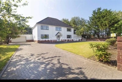 Large House For Sale - Image 1 of 4