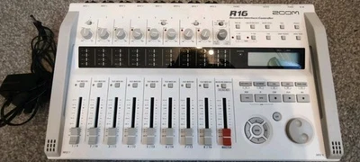 Zoom R16 Interface Controller Multitrack Recorder + Power Cable + SD Card - Image 1 of 4