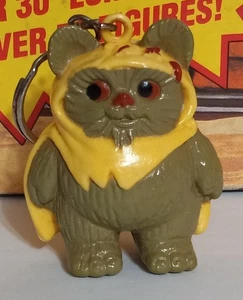 Vtg 1983 Star Wars Return Of The Jedi Wicket The Ewok Keychain RTOJ - Picture 1 of 6