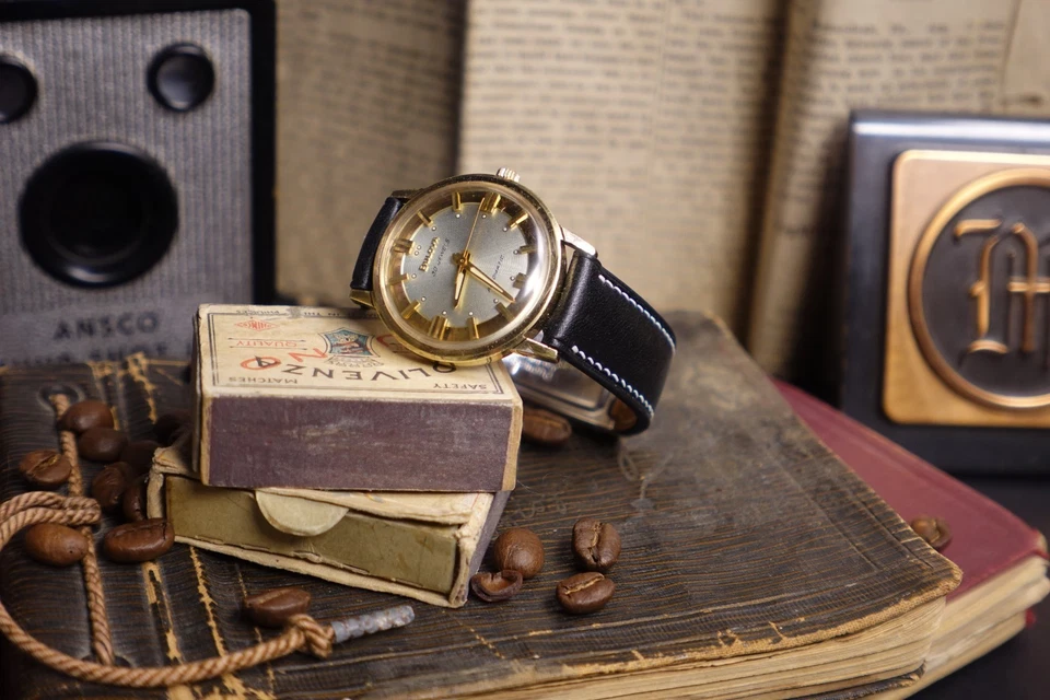 Vintage Bulova 1969 M9 Unisex Gold  - Gold Pan Dial Automatic - Watch - Running! - Image 1 of 4