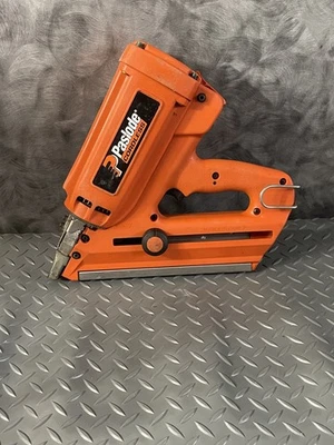 Pistola clavadora inalámbrica Paslode 900420 Foto 1 de 4