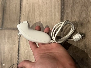 Nintendo Wii Nunchuck White Used - Picture 1 of 3