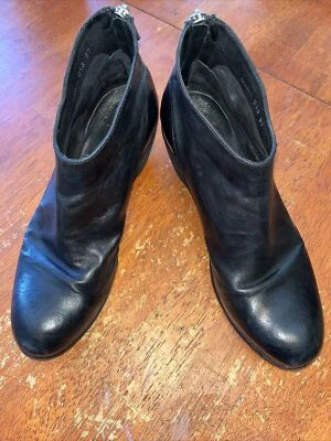 Botas de tornozelo femininas Officine Creative Italia couro preto - UE37 US6.5-7 US$ 595 - Imagem 1 de 4