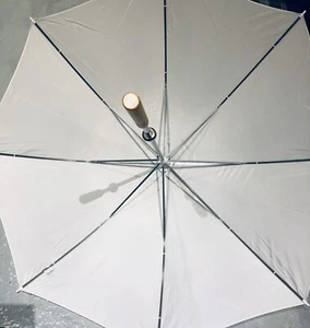 Regenschirm weiß für Handlocation Hochzeiten 48 cm breiter Holzgriff - Bild 1 von 6