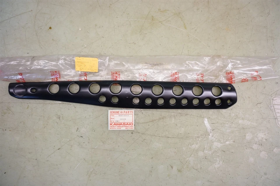 Cubierta de silenciador negra NOS Kawasaki 1969-1973 G3TR G3SS Bushmaster *2122 Foto 1 de 4