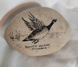 De colección Firmado por Frank Pintado a Mano 1975 Rock Beaver Island Michigan 5" x 4" - Imagen 1 de 7