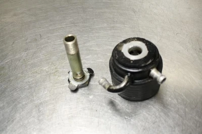 01-05 YAMAHA FZ1 ENGINE MOTOR OIL COOLER  - Imagem 1 de 4