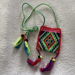 Bolso Bandolera Colorido México Arte Popular Nayarit Huichol Hecho a Mano Wixarika - Imagen 1 de 6