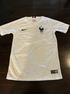 ФУТБОЛКА NIKE FRANCE МОЛОДЕЖНАЯ МАЛЕНЬКАЯ ВЫЕЗДНАЯ ЧЕМПИОНАТ МИРА 2018-! БЕСПЛАТНАЯ ДОСТАВКА! - Изображение 1 из 4