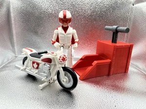 Disney Pixar Toy Story 4 Stunt Racer DUKE Caboom Figur Motorrad & Launcher - Bild 1 von 10