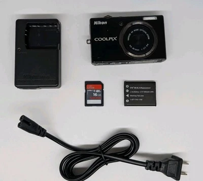 Nikon Coolpix S570 High Definition 12MP Digital Camera w battery charger SD card - Image 1 of 4