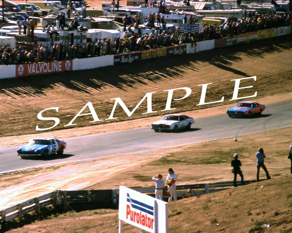 FOTO BRILLANTE 8X10 BOBBY ALLISON, RICHARD PETTY & DAVID PEARSON 1975 RIVERSIDE Foto 1 de 1