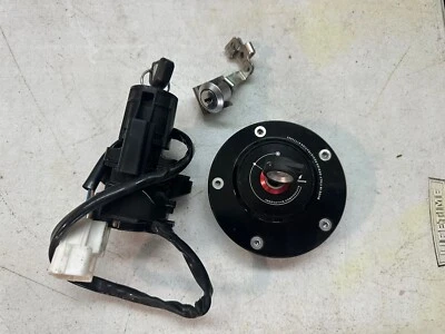 12-23 KAWASAKI NINJA ZX14 ZX14R Juego de bloqueo de encendido maletero RIZOMA tanque tapa de gasolina OEM Foto 1 de 2