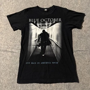 Camicia Blu Ottobre Any Man In America Tour Unisex Piccola Nera Stampa Manica Corta - Foto 1 di 5