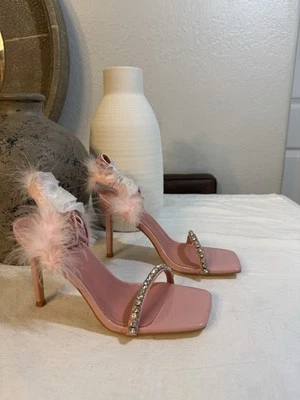 芭比粉色水钻羽毛绑带华丽高跟鞋全新生日派对尺寸 7.5 — 第 1/4 张图片