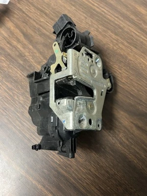 98-2002 Mercedes-Benz W210 W202 DOOR LATCH LOCK E300 E430 C280 C230 E320 E55 C43 - Image 1 of 4