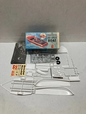 VINTAGE ORIGINAL ISSUE AMT  1/25 SCALE 1960'S RAYSON SKI-DRAG BOAT MODEL KIT - Image 1 of 4