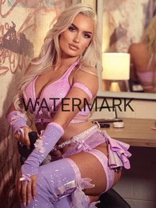 Lencería Rosa Sexy Blake Monroe Mariah Mayo 8x10 FOTO WWE AEW - Imagen 1 de 1