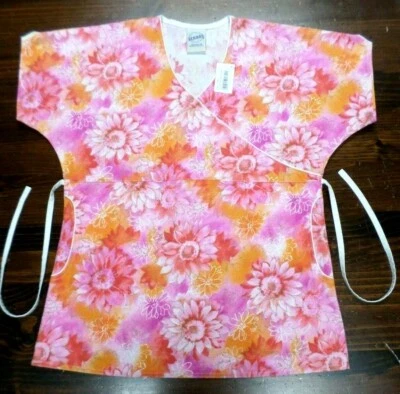 SMART S.C.R.U.B.S. UNIFORM TOP--SMALL--2 POCKET-WILDFLOWERS PRINT-FAUX WRAP-NEW - Image 1 of 4