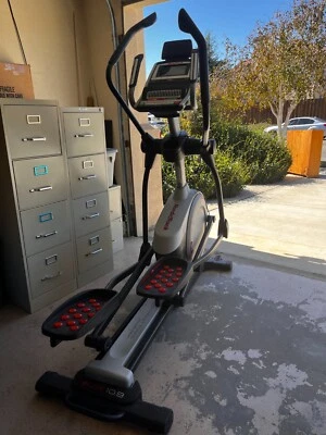 Elliptical NordicTrack Elite 10.9 in Excellent Condition Exercise Machine - Image 1 of 4