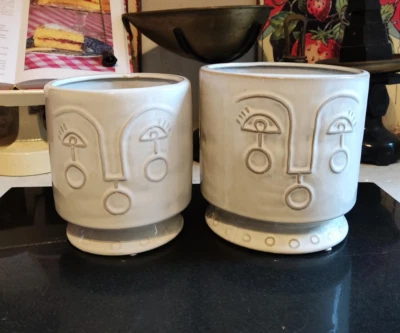 GISELA GRAHAM Glazed Ceramic Indoor Plant Pot Aztec Face - White