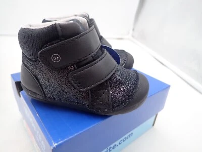 Bota Stride Rite Unisex SM MARTIN NEGRA IRIDISCENTE, Talla 3M y 3.5M Foto 1 de 4