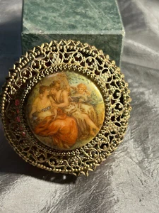VASO COMÒ VINTAGE FILIGRANA OTTONE SU MIRTILLO CON SALOTTO DONNA -2,5" - Foto 1 di 6