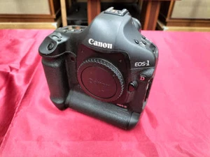Canon EOS 1D Mark III - w/ Battery and Charger - Picture 1 of 6
