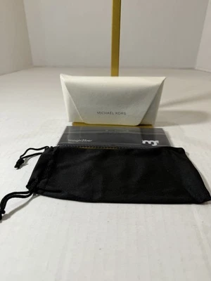 Estuche para gafas de sol Michael Kors MK blanco crema carcasa grande, bolsa y paño de limpieza Foto 1 de 4